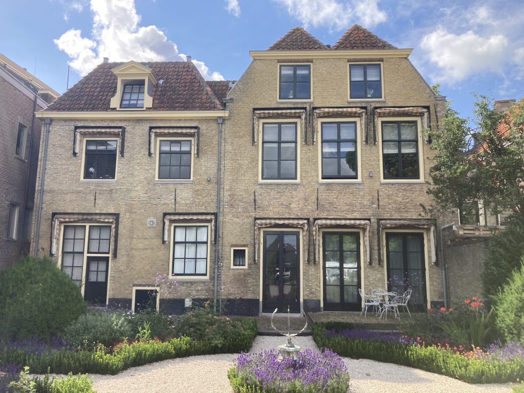 Kennemerstraatweg 11-13