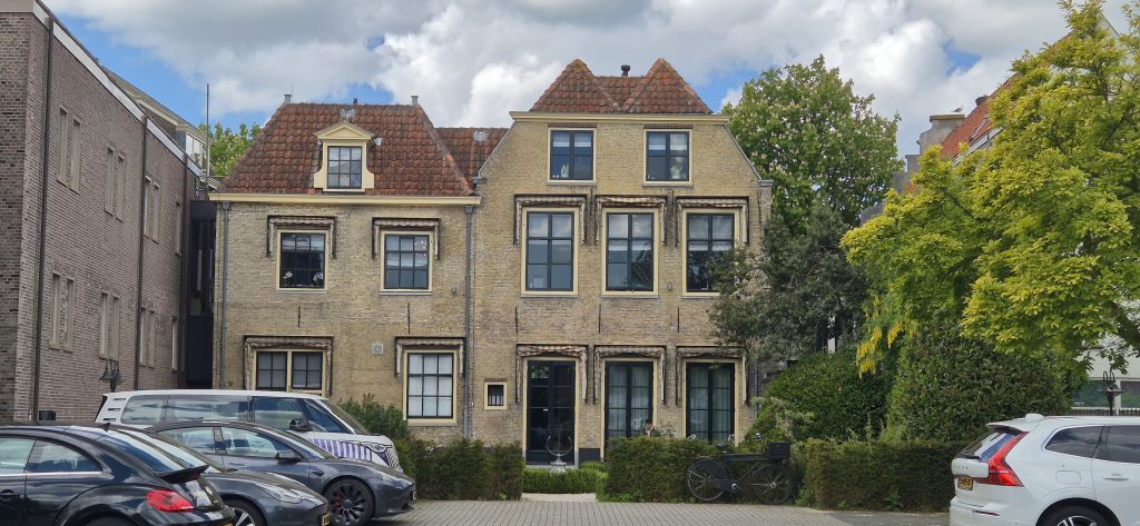 Kennemerstraatweg 11-13